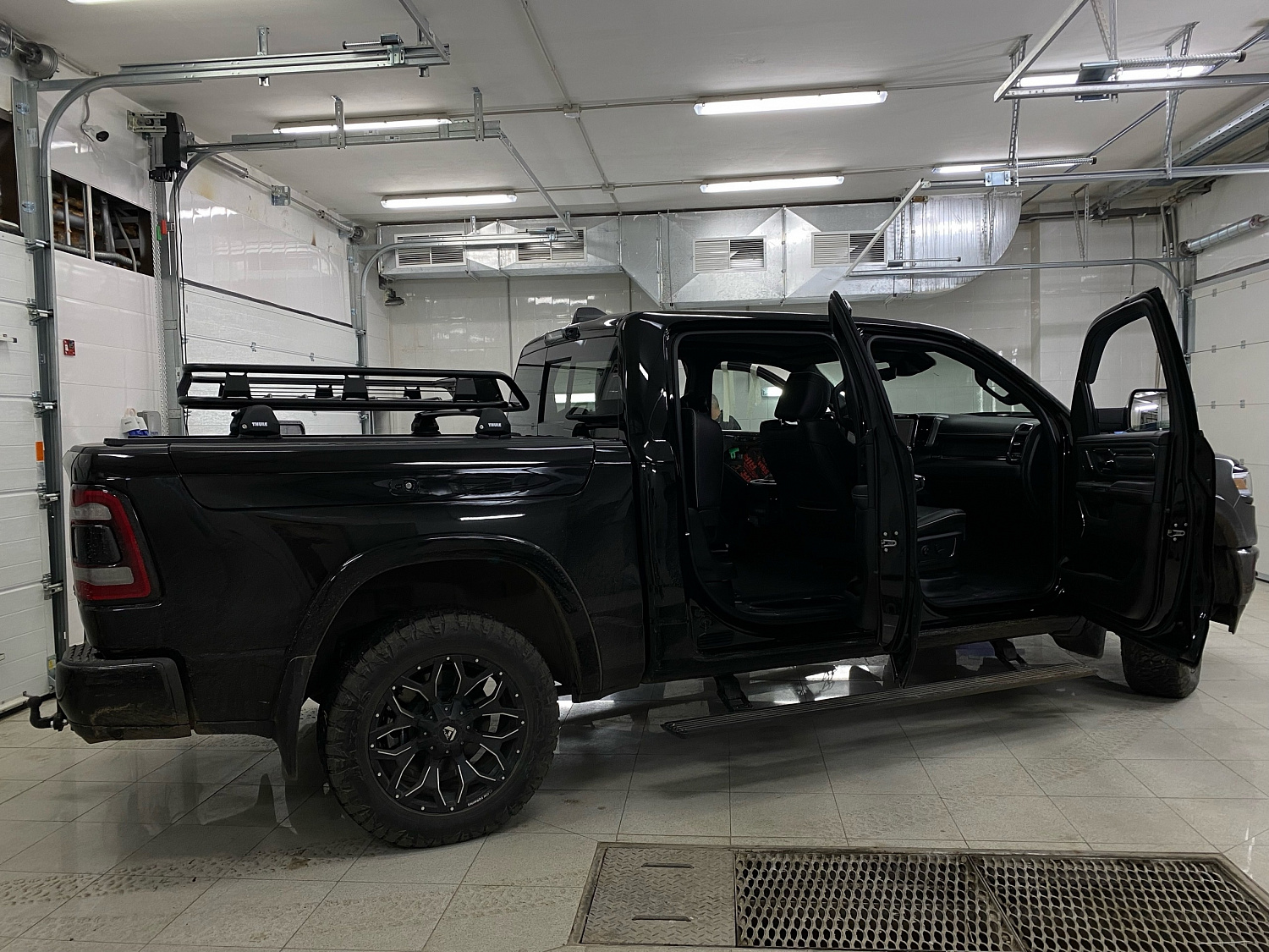 Шумоизоляция RAM 1500 и обзор некоторых работ по TRX